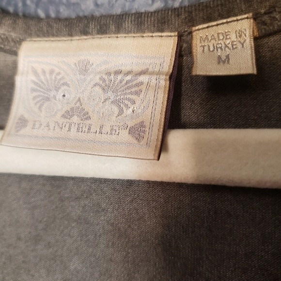 Dantelle Mineral Washed Ruffle Hem Short Sleeve Raw Cut Gray Tee M - Picture 7 of 7